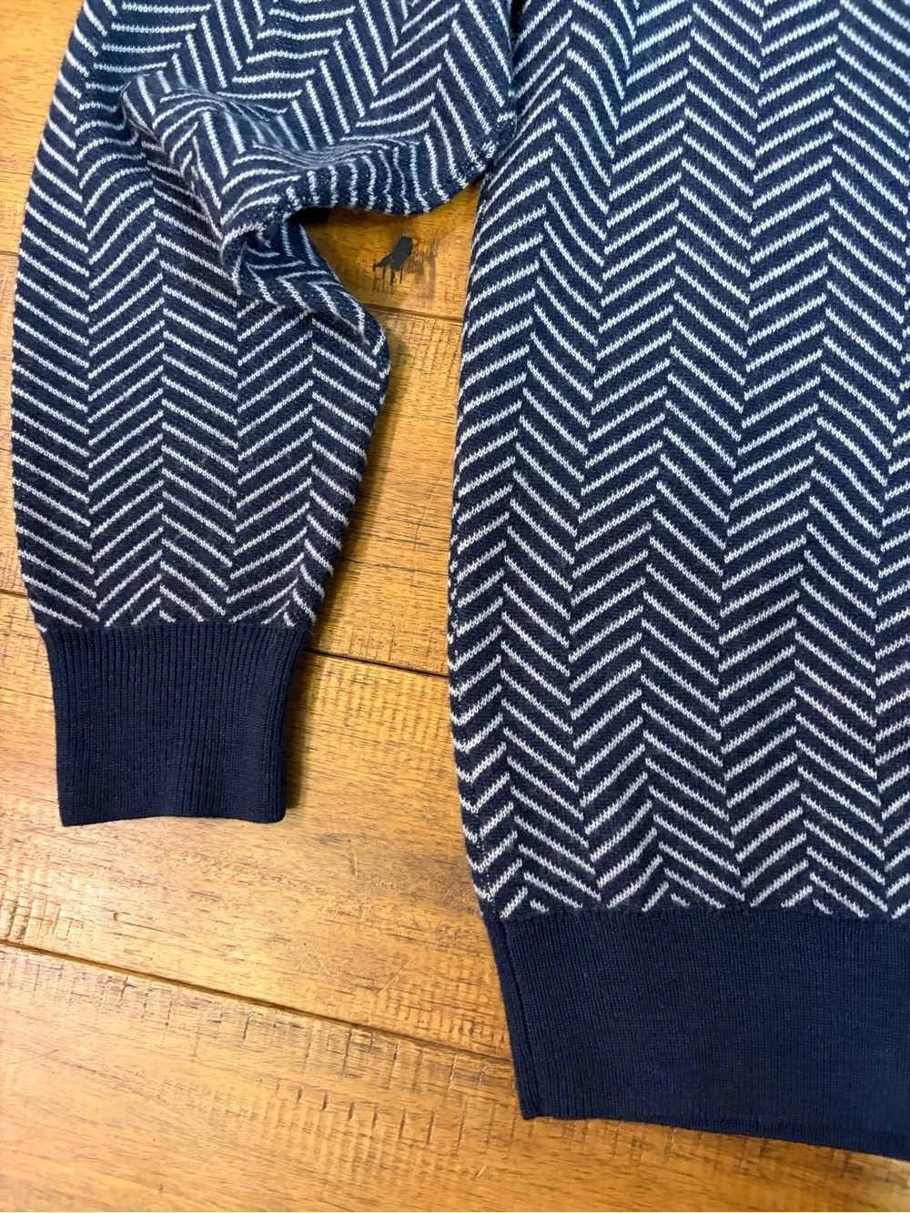 Williams & Kent Sweater Mens Medium 100% Merino Wool Navy Blue White Crewneck